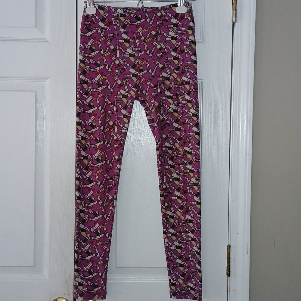 Lularoe  lipstick cosmetology buttery soft purple leggings Sz One Size EUC
